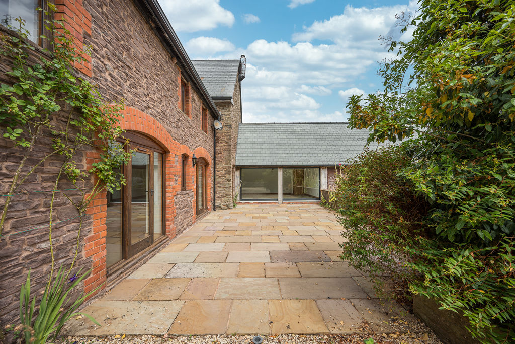 Courtyard and Sun Room- click for photo gallery
